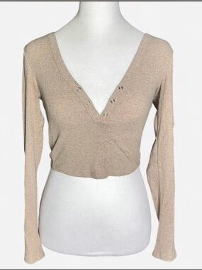 Long Sleeve V-Neck Crop Top in Beige